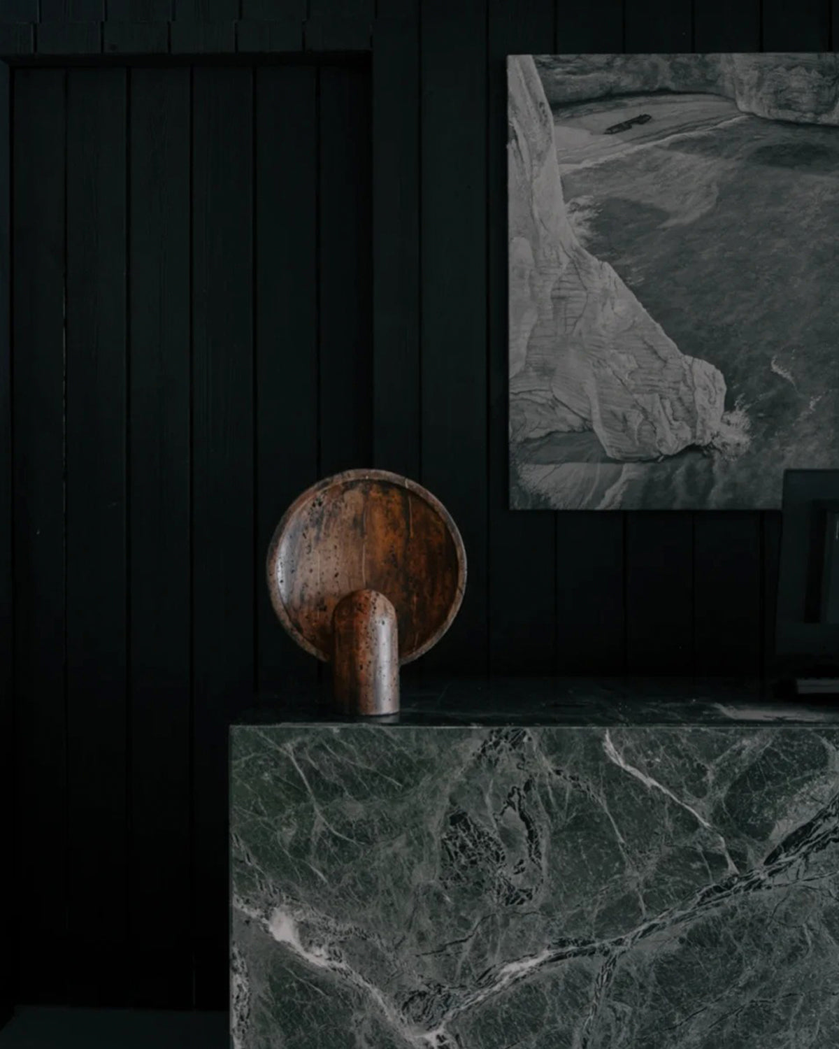 Disc table lamp