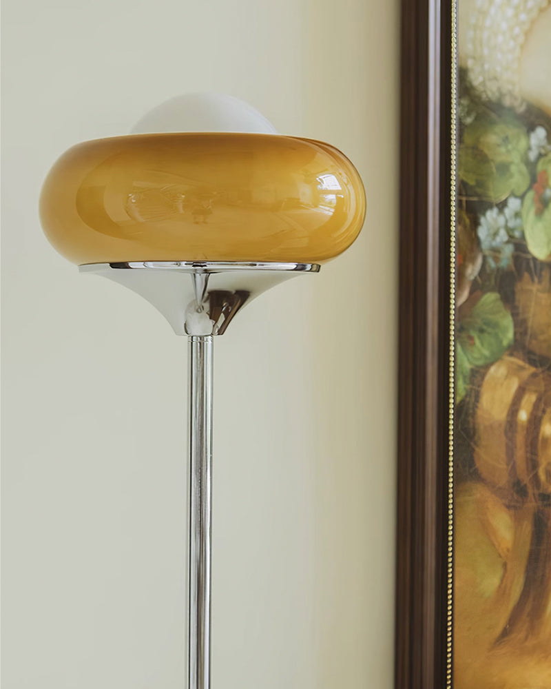 orange Stehlampe