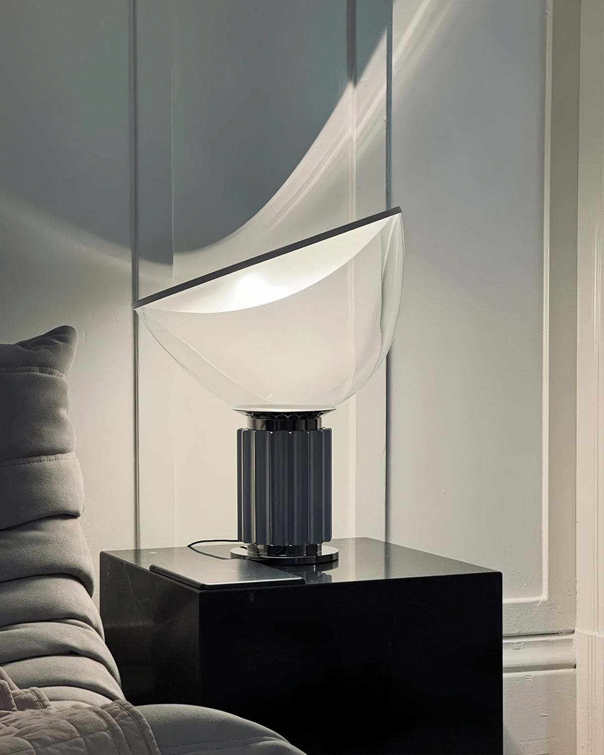Schwarze Tischlampe