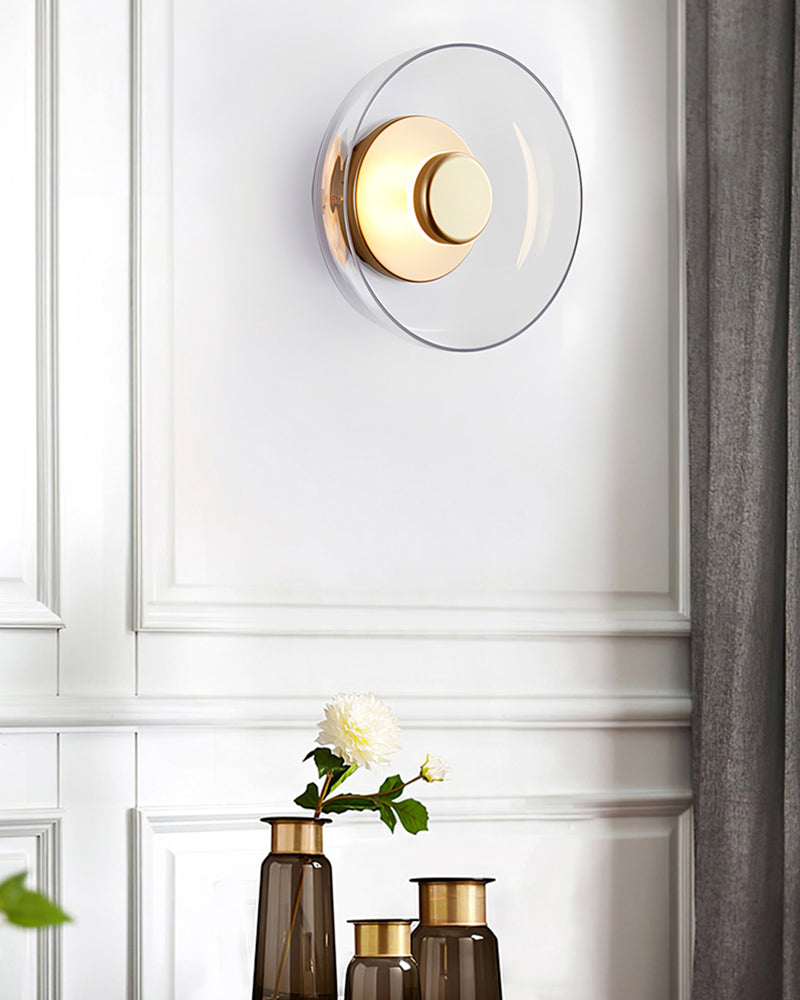 Wandlampe aus Gold und Glas