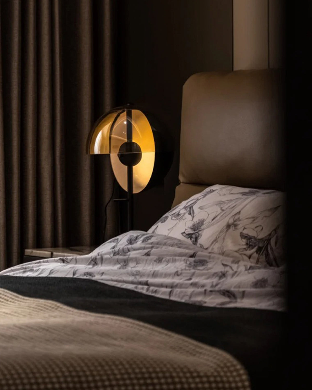 Hemispherical desk lamp