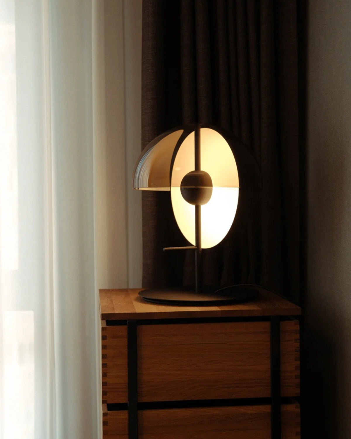 Hemispherical desk lamp