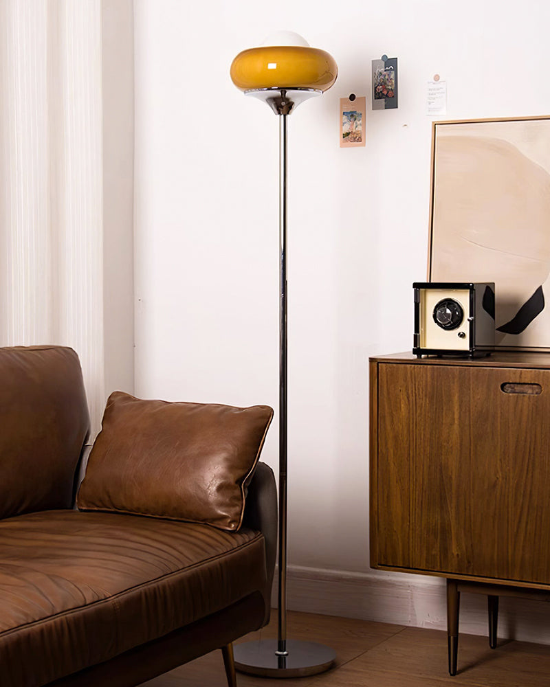 orange Stehlampe