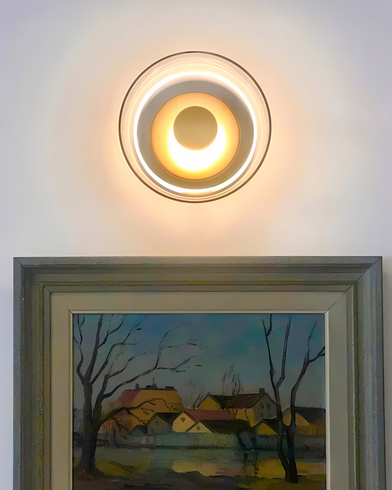 Wandlampe aus Gold und Glas