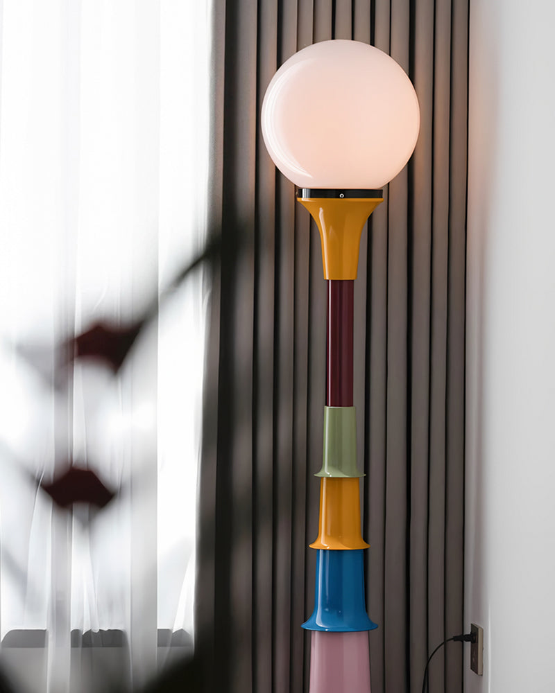 mehrfarbige Stehlampe