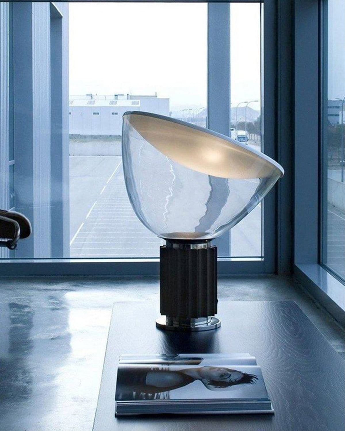 Schwarze Tischlampe