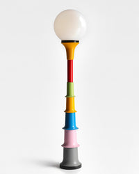 mehrfarbige Stehlampe