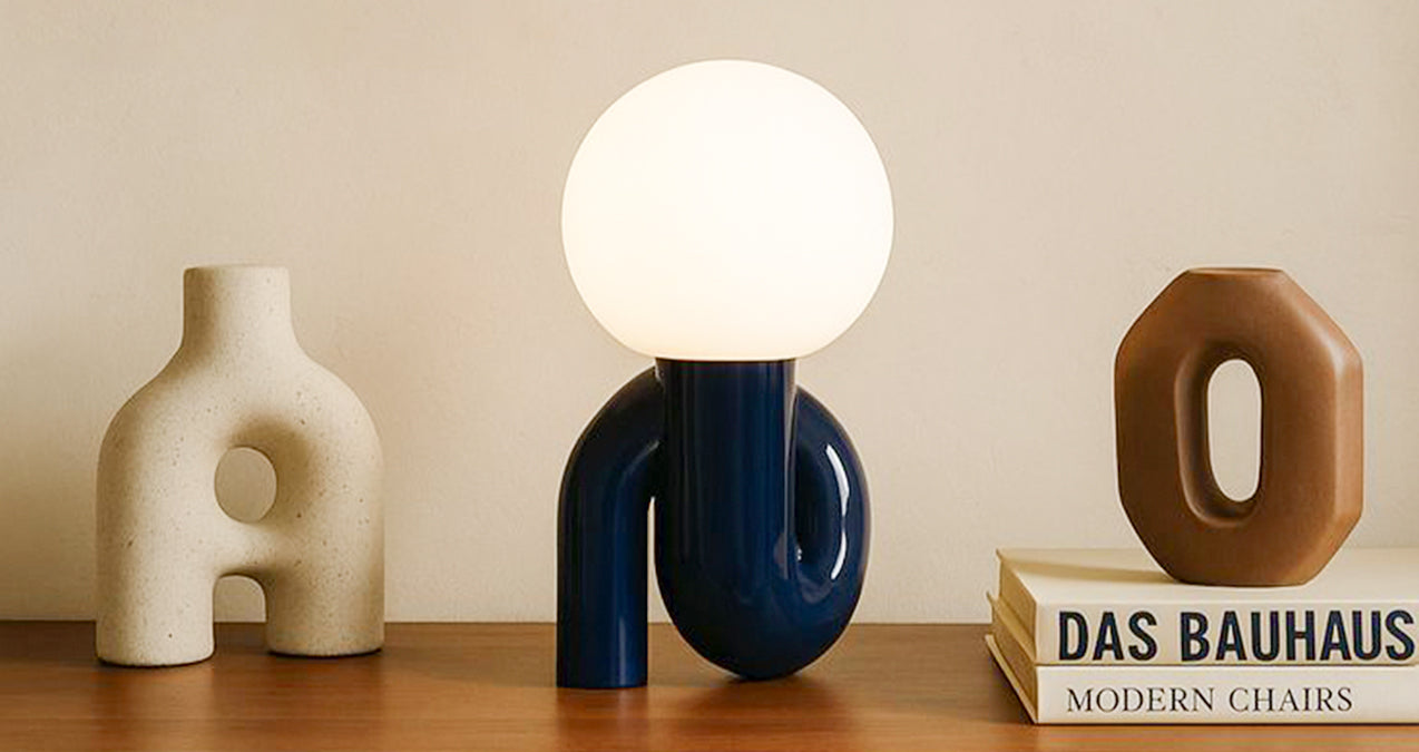 Minimalist Nordic desk lamp by IdealLamp – sleek table lighting for modern study and workspaces.