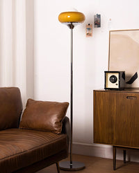orange Stehlampe