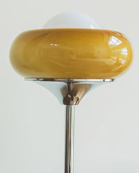 orange Stehlampe